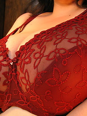 Busty latin woman Diana 34HH in tight red bra