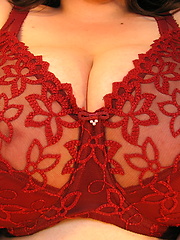 Busty latin woman Diana 34HH in tight red bra